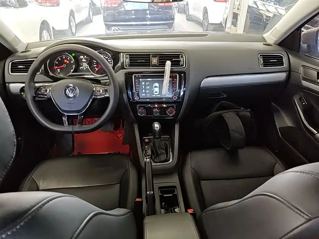 Volkswagen Sagitar 2018 1.6L Automatic Comfort фото 10