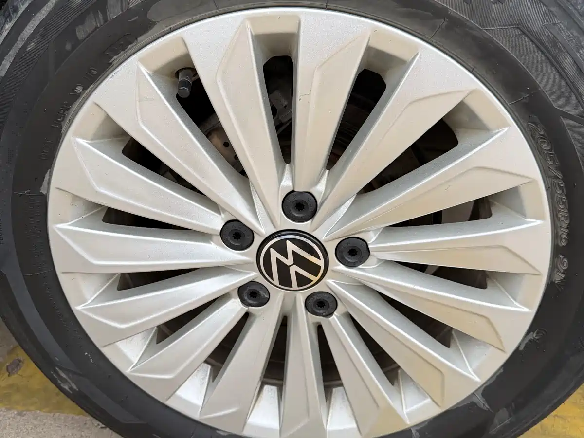 Volkswagen Lavida 2022 1.5L Auto Vision Edition фото 21
