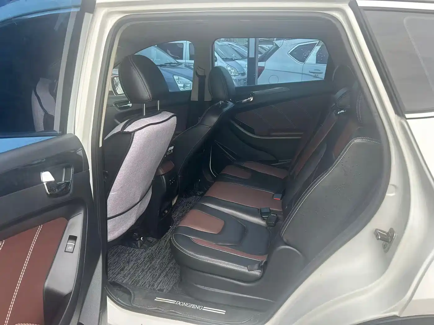 Dongfeng Fengguang Fengguang 580 2017 2017 1.5T CVT Comfort Version