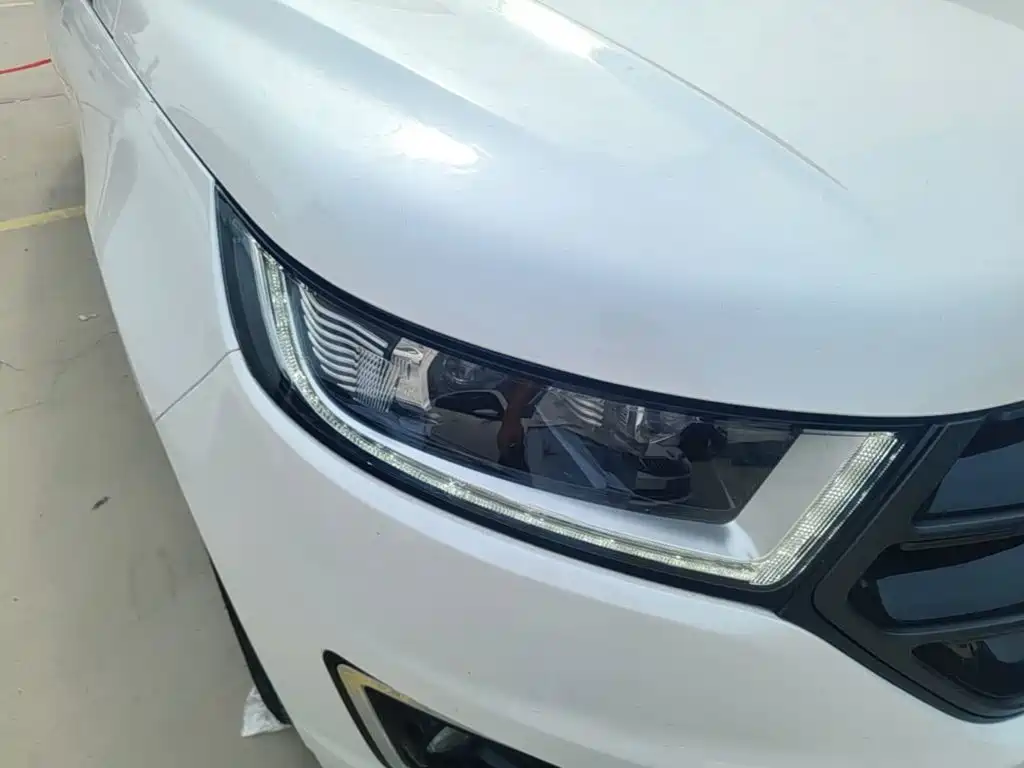 Фото 11 - Ford Edge