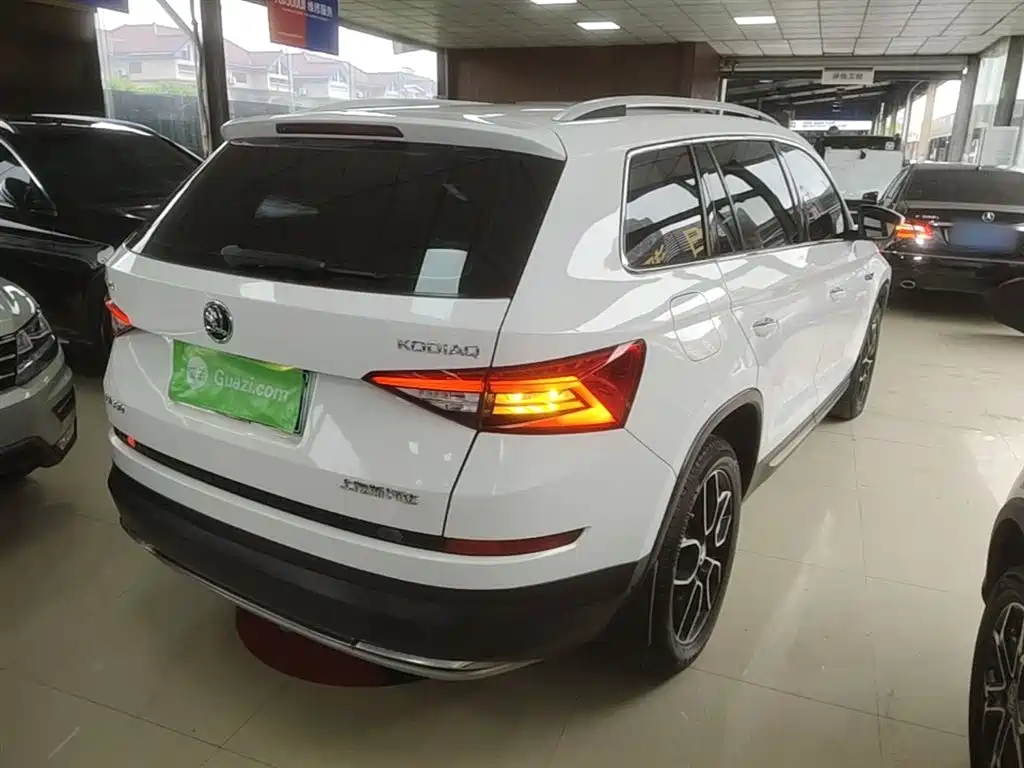 Škoda Kodiaq 2018 Facelift TSI330 7-seat 2WD Luxury Tech Edition фото 7