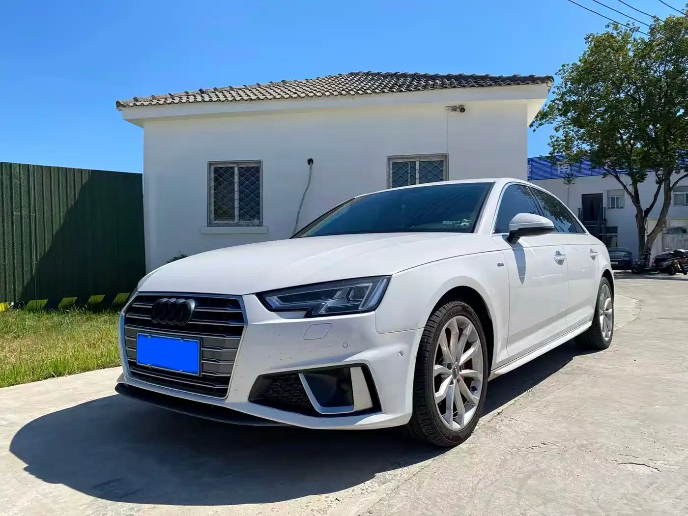 Фото 1 - Audi A4L