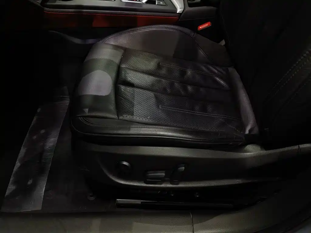 Фото 20 - Audi A4L
