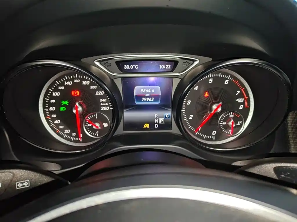 Mercedes-Benz GLA 2018 GLA 200 Dynamic фото 12