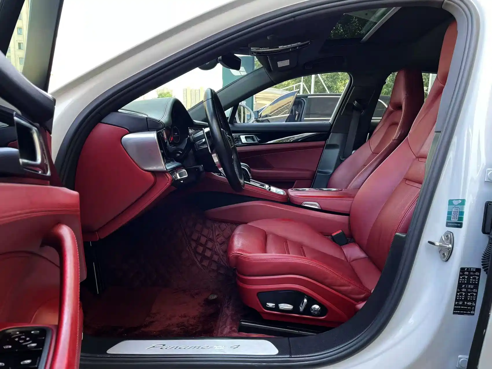 Photo 3 - Porsche Panamera New Energy