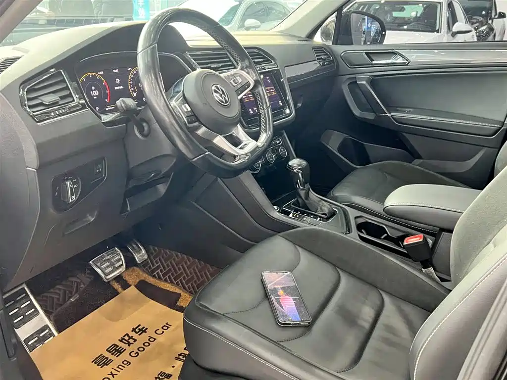Volkswagen Tiguan L 2021 330TSI Automatic 2WD R-Line Premium фото 4