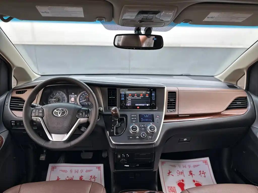 صورة 25 - Toyota Sienna