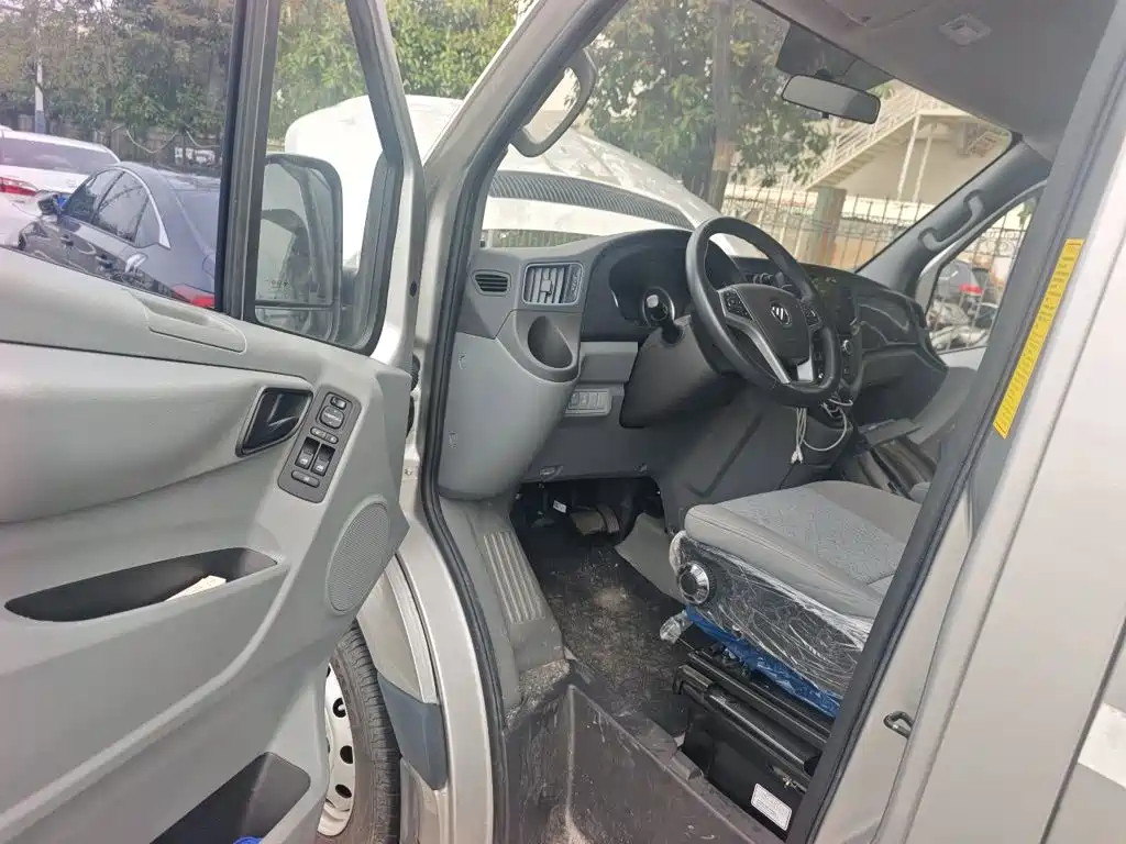 Foton Tuyano 2024 2024 Jixiang Multi-function 2.0T Automatic Long Wheelbase Medium Roof Single Rear Tire 3-seater
