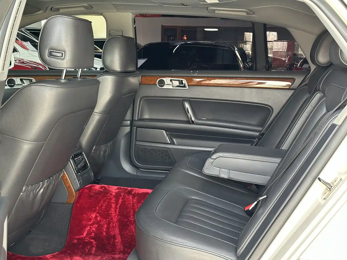 Volkswagen Phaeton 2014 3.0L Business Edition фото 25