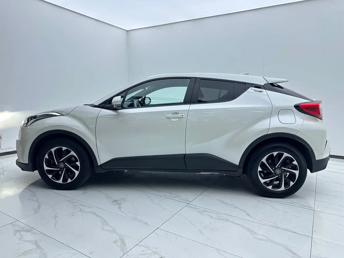 Toyota IZOA 2018 2.0L Speed Edition China VI фото 3