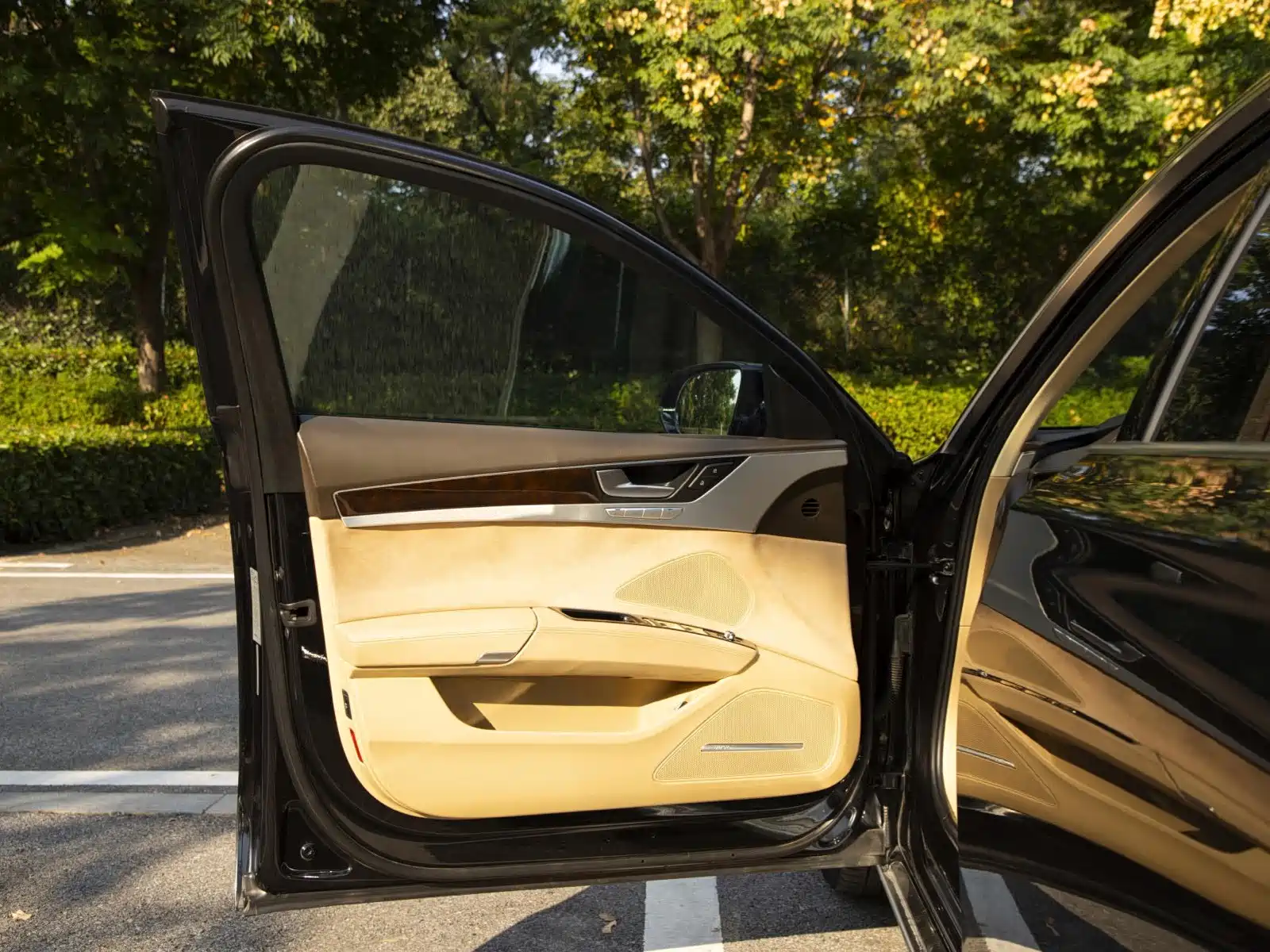 Photo 9 - Audi A8