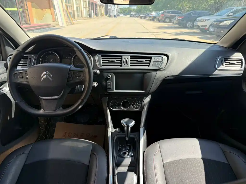 Фото 8 - Citroën C3-XR