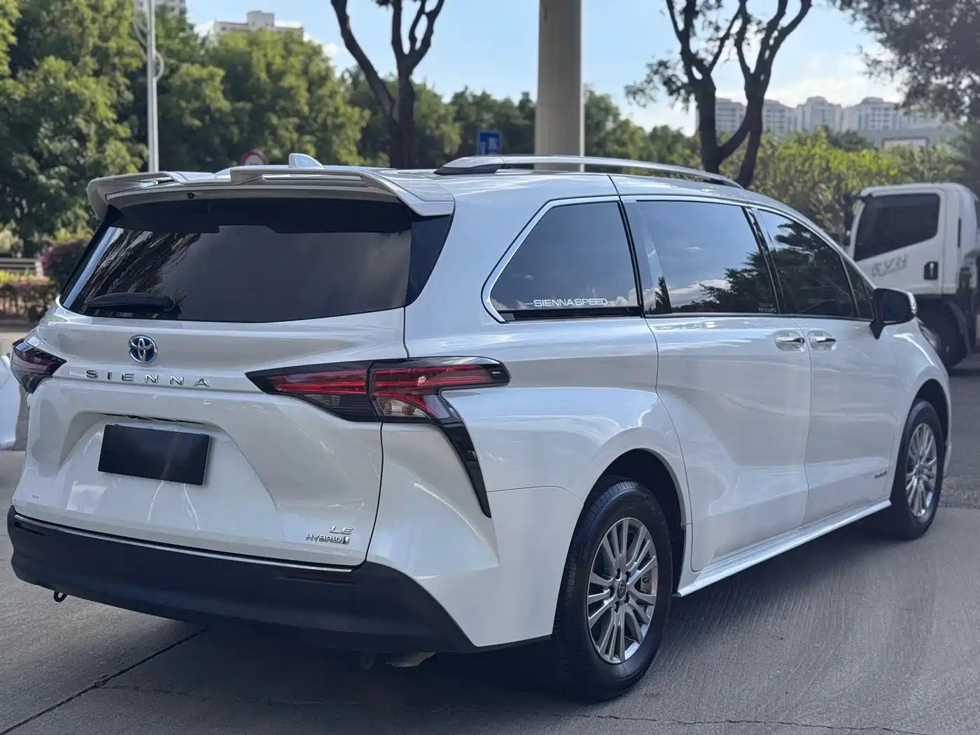 Toyota Sienna 2023 2.5L Hybrid Comfort Edition фото 7