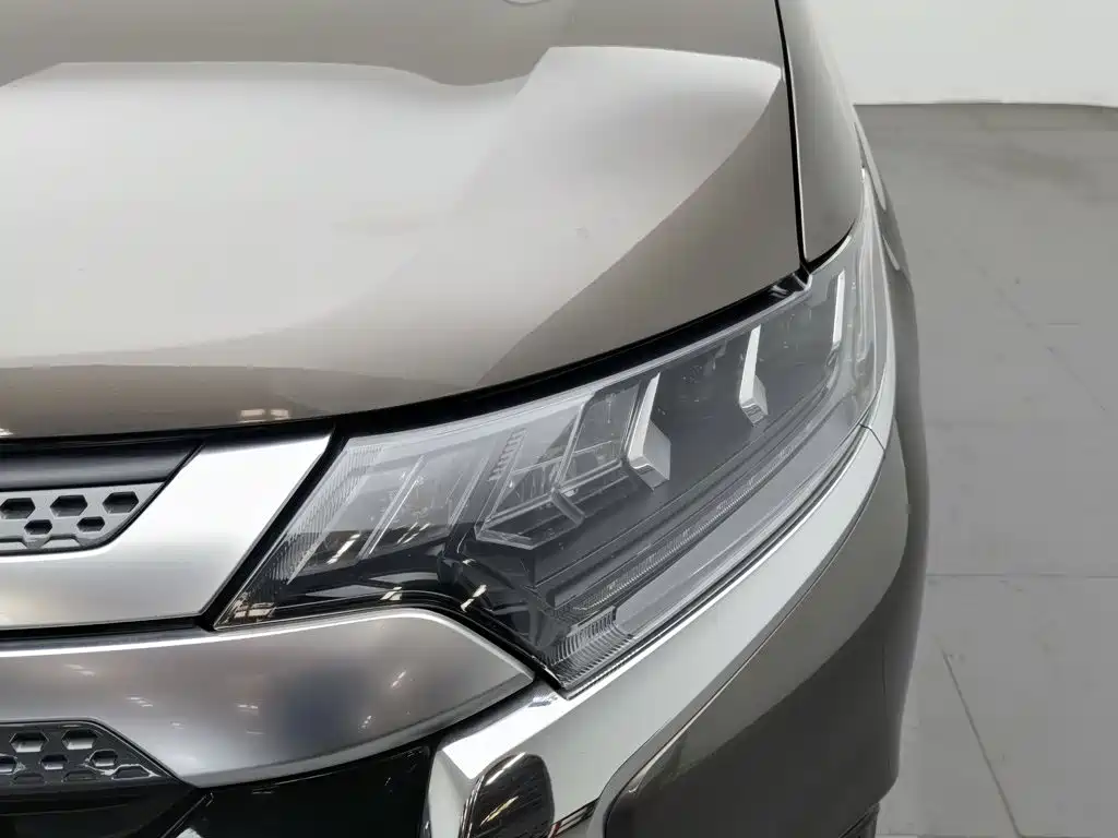 Фото 7 - Mitsubishi Outlander