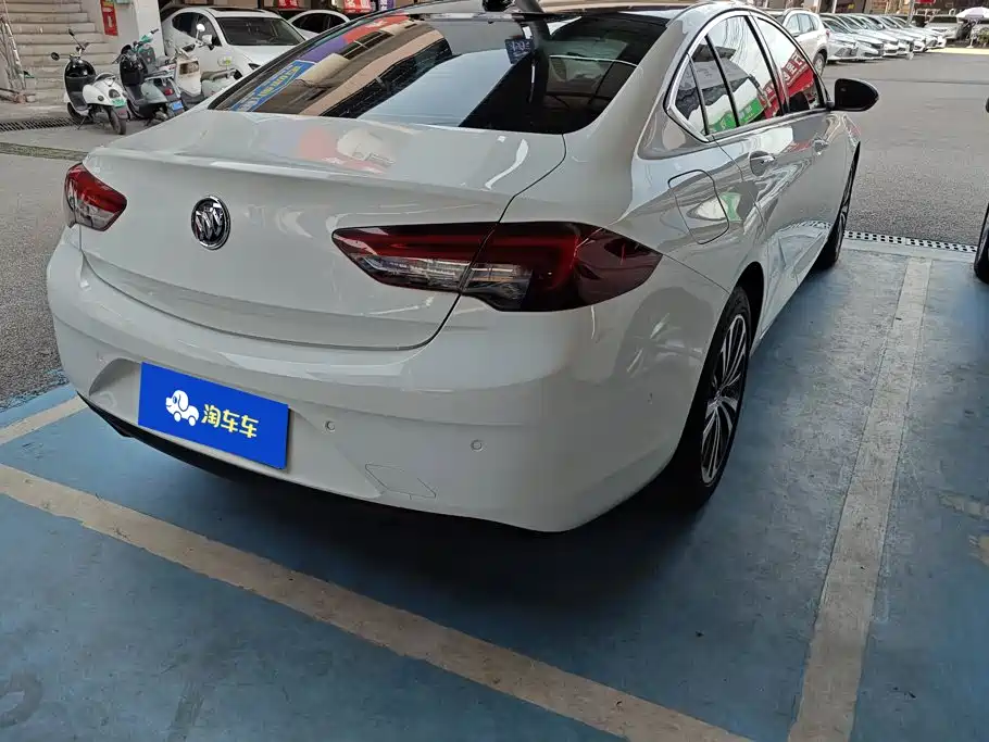 Photo 3 - Buick Regal