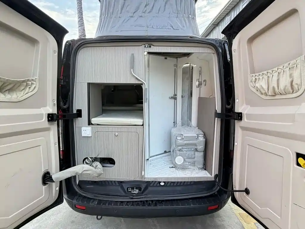 Ford Transit 2023 2023 Model 2.0T Diesel Automatic Multi-purpose Commercial Vehicle Medium Wheelbase Low Roof 5/6 Seater