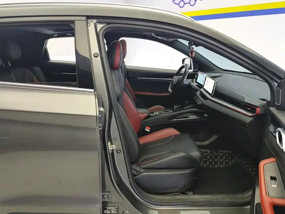 Фото 8 - Geely Coolray