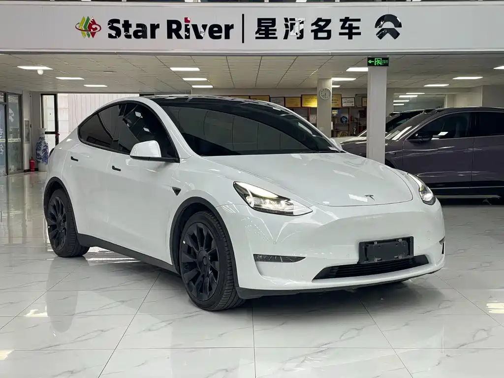 Фото 3 - Tesla Model Y
