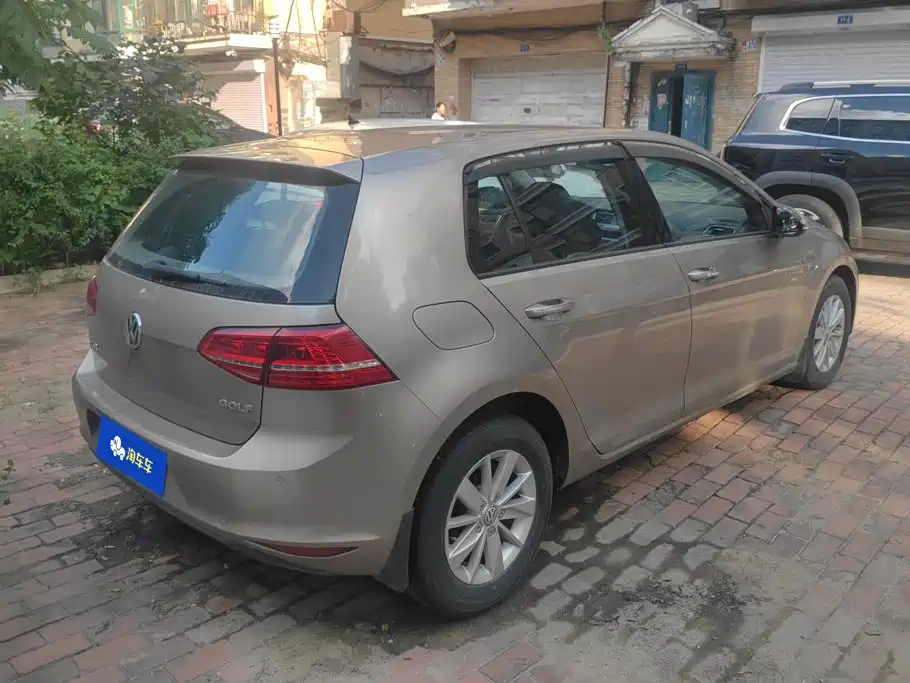 Фото 3 - Volkswagen Golf