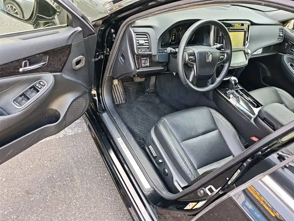 Toyota Crown 2018 2.0T Fashion Edition фото 23