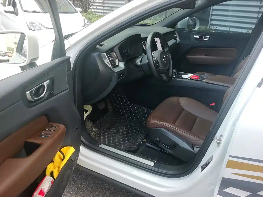 Volvo XC60 2025 2025 B5 AWD Smart Luxury Edition