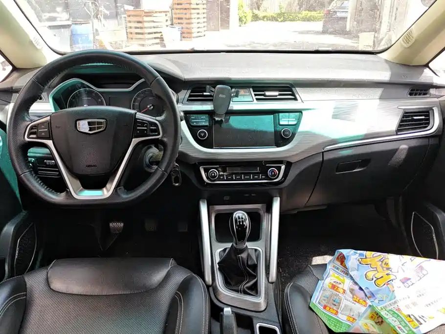 Фото 12 - Geely Vision X3