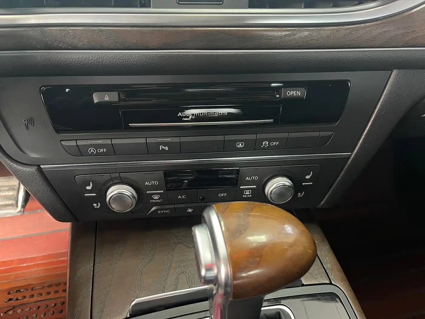 Audi A6L 2014 50 TFSI quattro Luxury фото 14