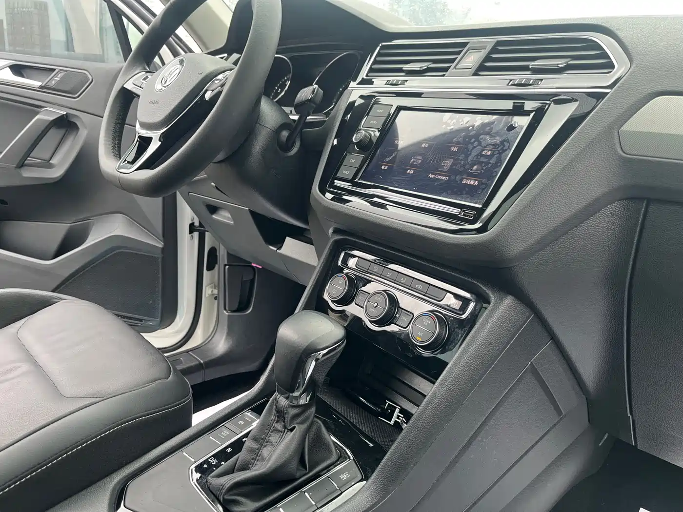 Volkswagen Tiguan L 2019 330TSI Automatic 2WD Panorama Comfort Edition China VI фото 9