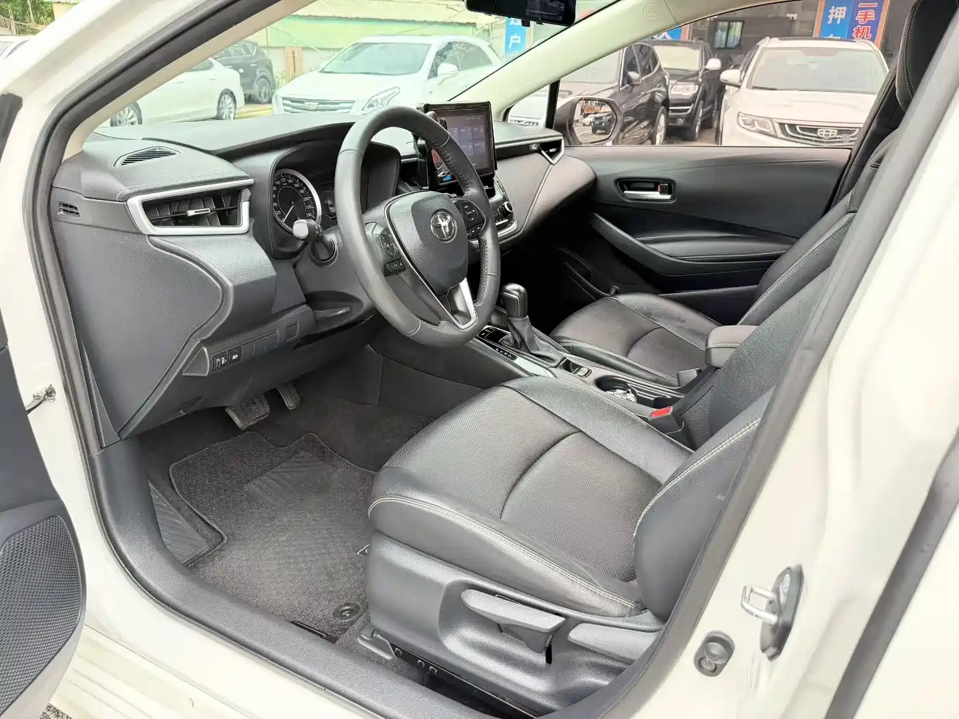 Фото 4 - Toyota Corolla