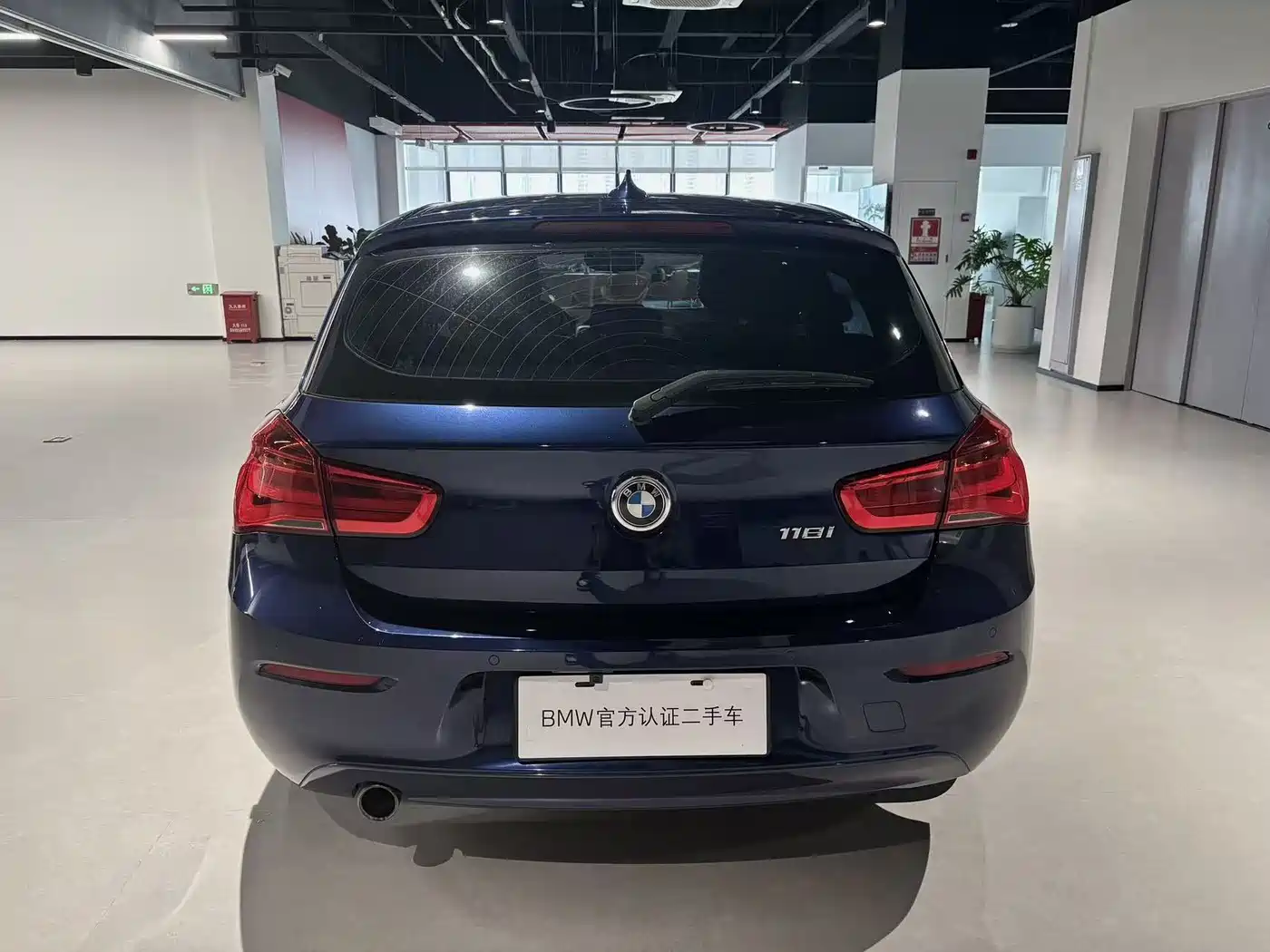 BMW 1 Series (Import) 2016 118i Leading фото 4