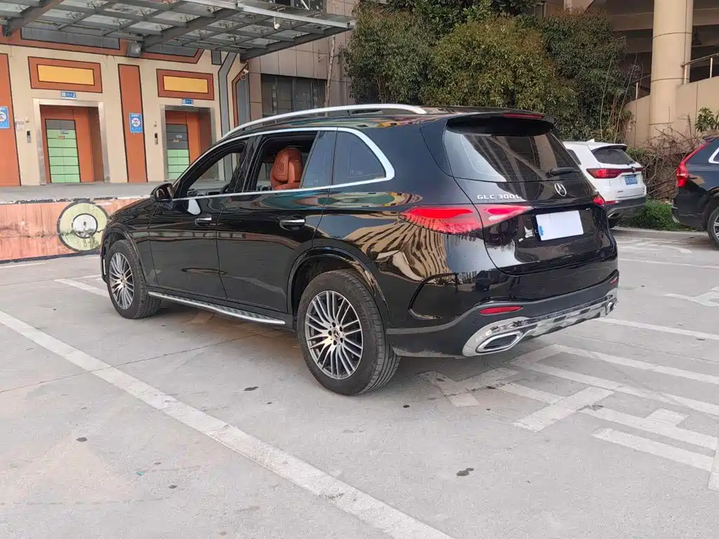 Фото 19 - Mercedes-Benz GLC