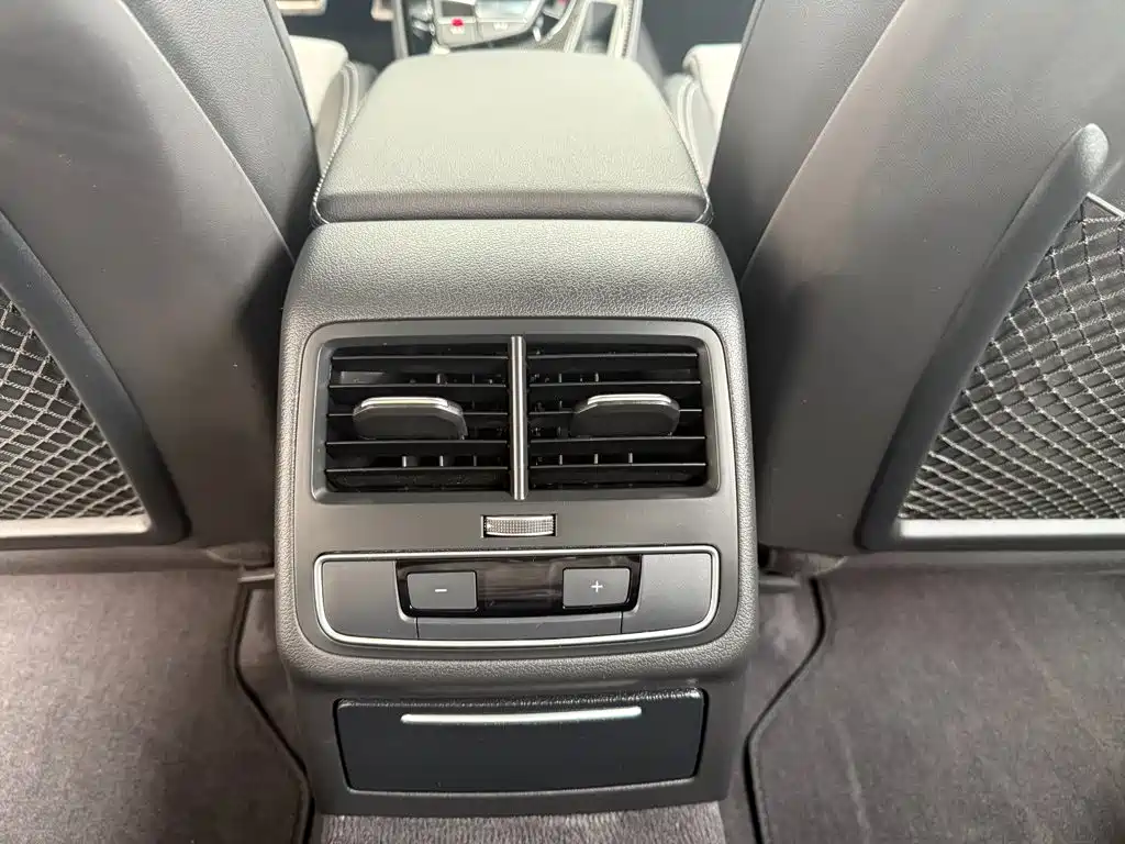 Photo 12 - Audi A4L