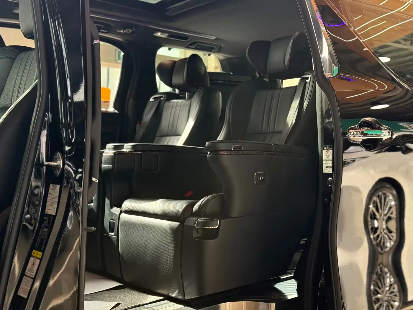 Toyota Alphard 2018 Facelift 3.5L Premium Edition фото 17