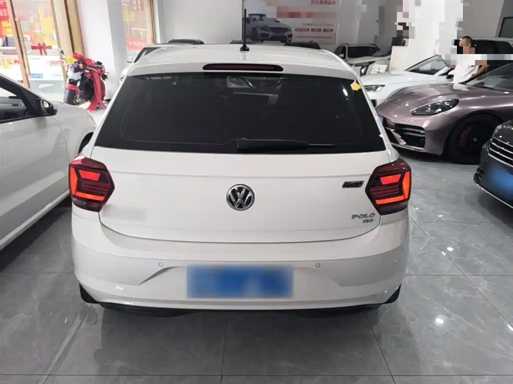VOLKSWAGEN POLO