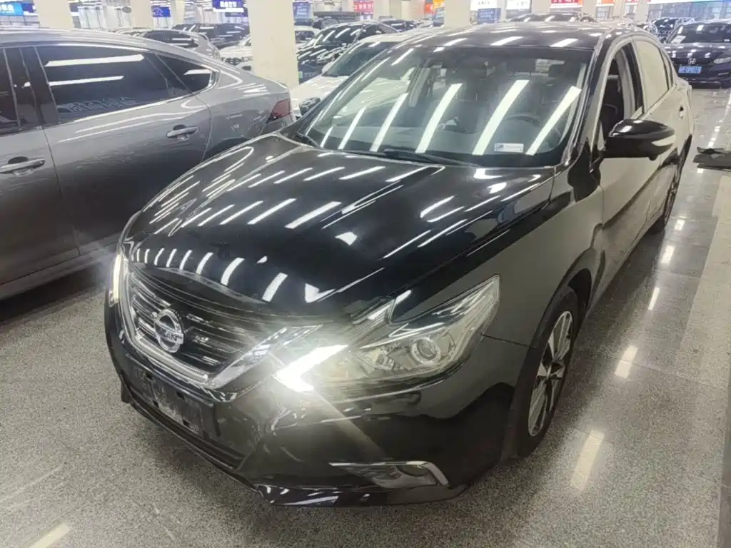 Фото 1 - Nissan Teana
