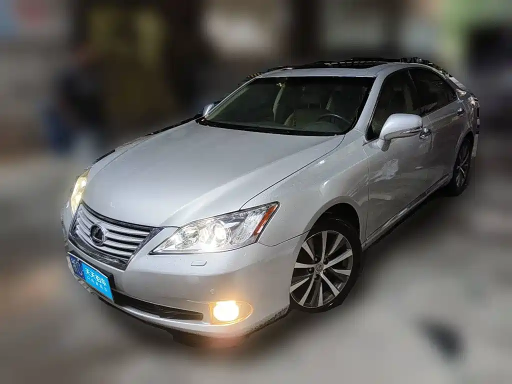 Фото 1 - Lexus ES
