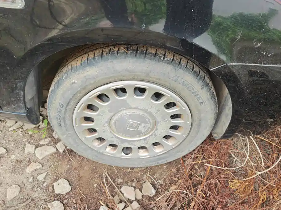 Zotye M300 2015 2010 Model 1.6L Bi-Fuel Standard 6-Seater