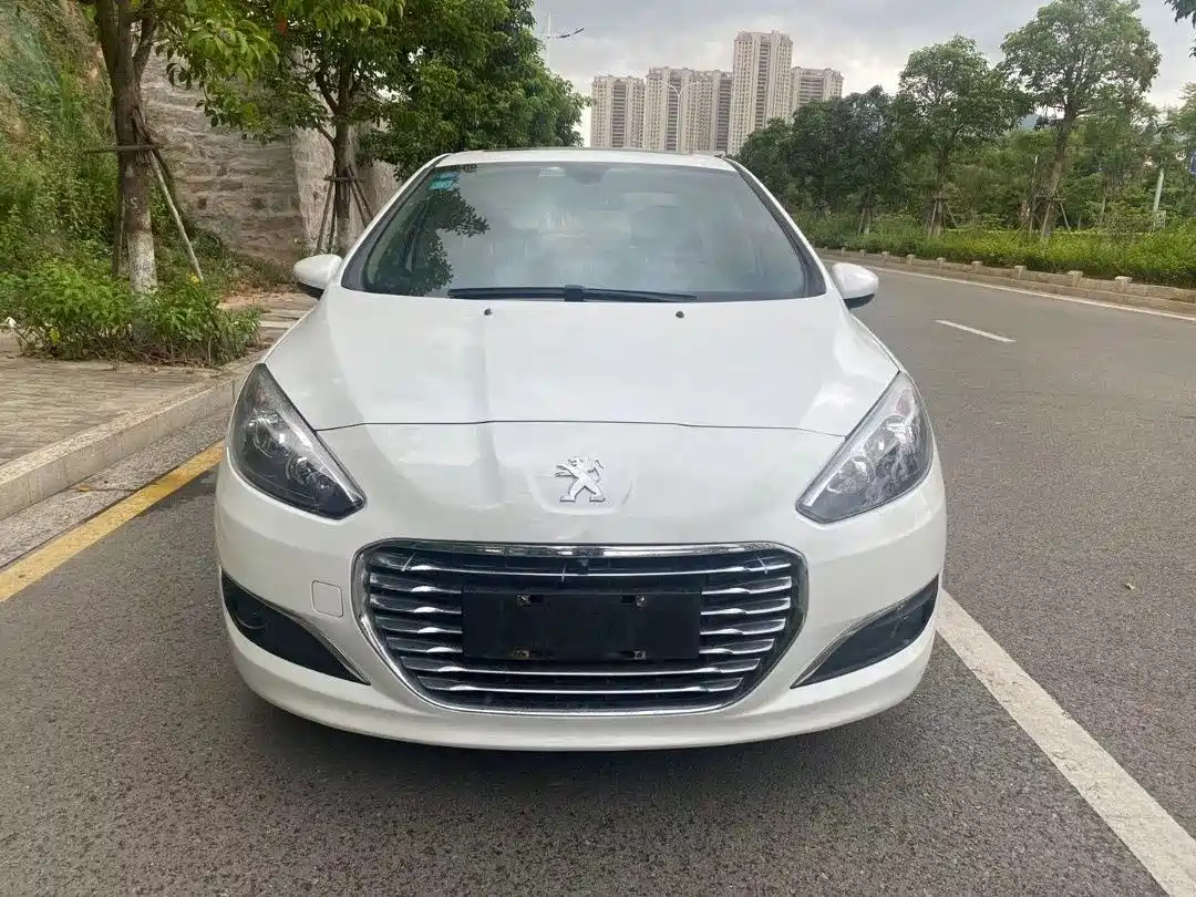 Peugeot 308 2014 Model Joy Edition Classic 1.6L Automatic Superior Style фото 3