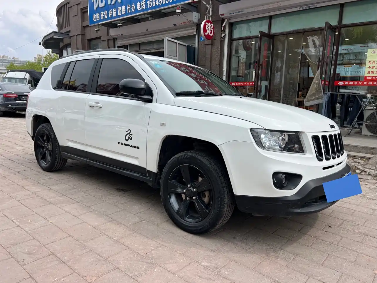 Photo 3 - Jeep Compass (Import)