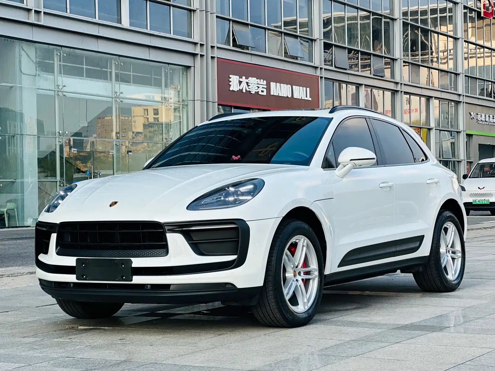 Photo 1 - Porsche Macan