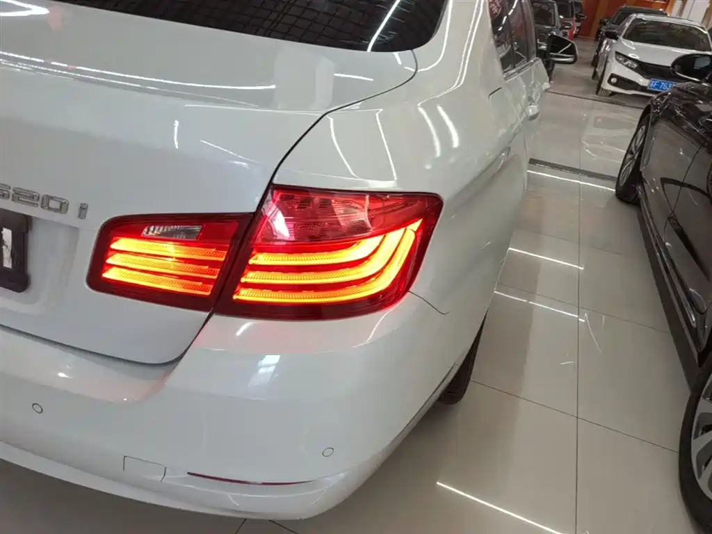 BMW 5 Series (Import) 2015 520i Elegance фото 7
