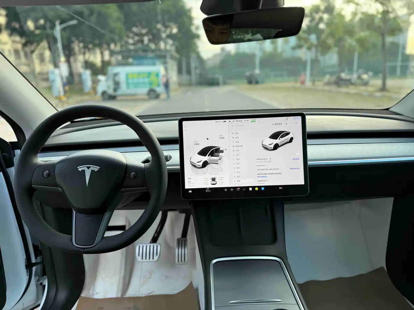 TESLA MODEL Y