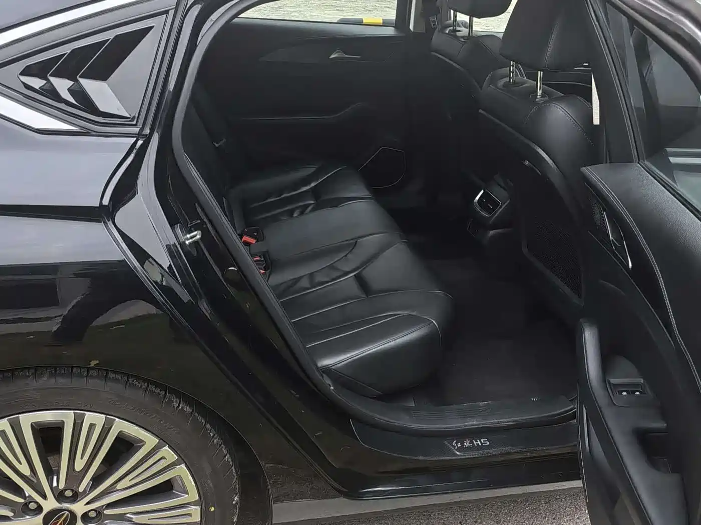 Hongqi H5 2020 1.8T Automatic Smart Connection Qi Rhythm Edition фото 6