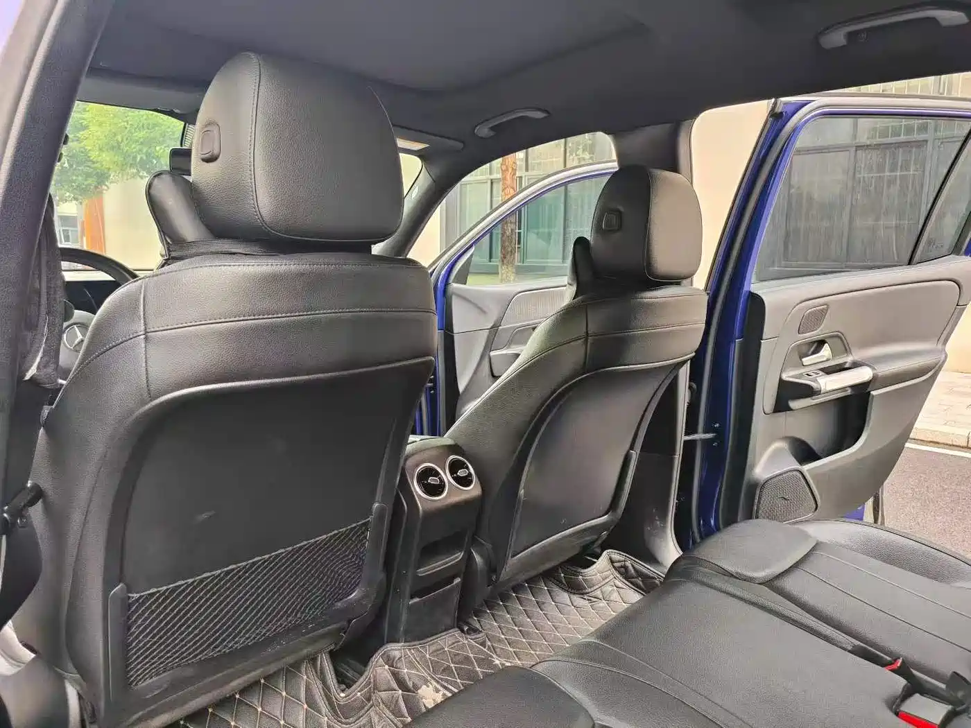Фото 8 - Mercedes-Benz GLB
