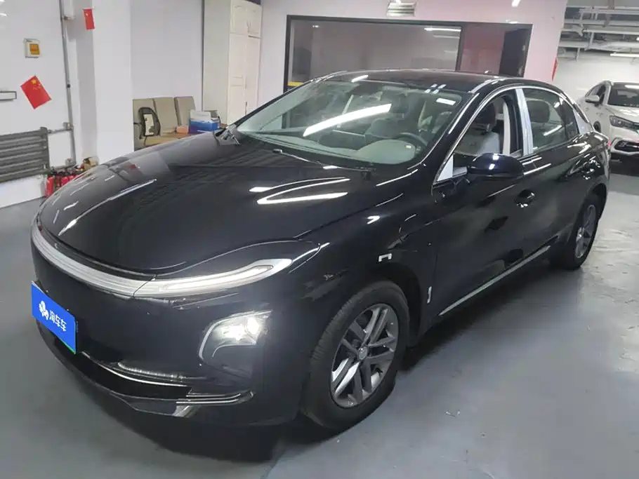 Photo 1 - Hongqi E-QM5