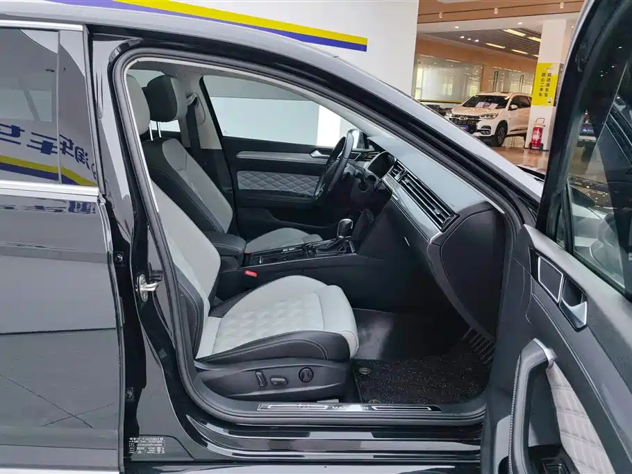 Volkswagen Magotan 2023 2 Million Units Anniversary Edition 330TSI DSG Leading Type фото 8