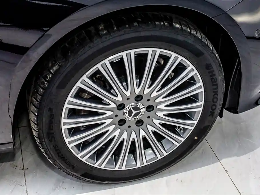 Mercedes-Benz E-Class 2023 E 300 L Fashion фото 32
