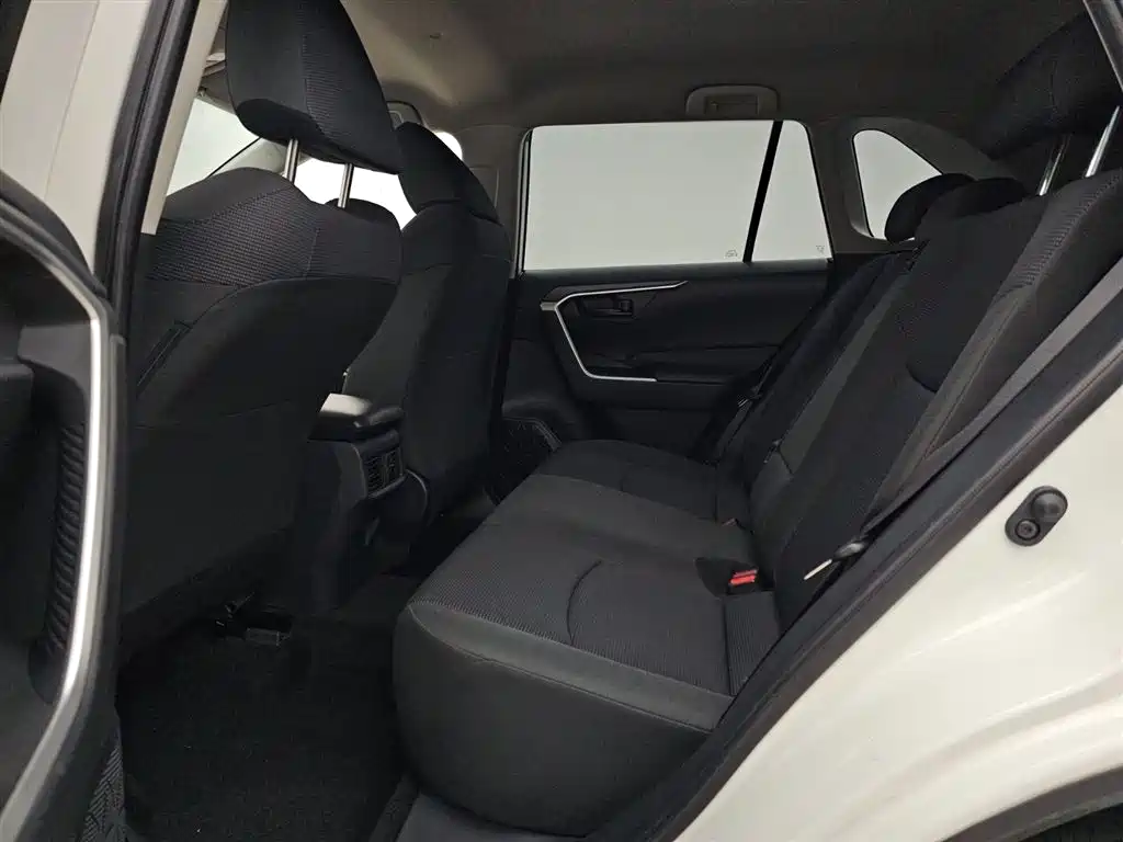 Toyota RAV4 Rongfang 2020 2.0L CVT 2WD Urban Edition фото 12