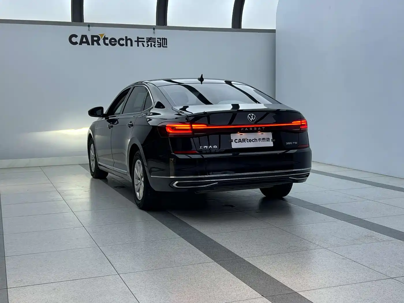 Volkswagen Passat 2022 280TSI Business Edition фото 8