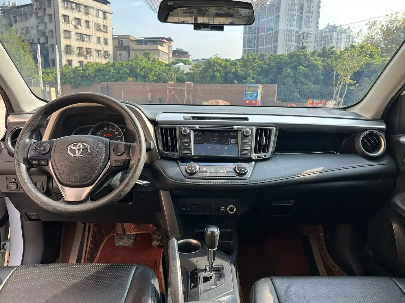 Toyota RAV4 Rongfang 2015 2.0L CVT 2WD Trend Edition фото 5
